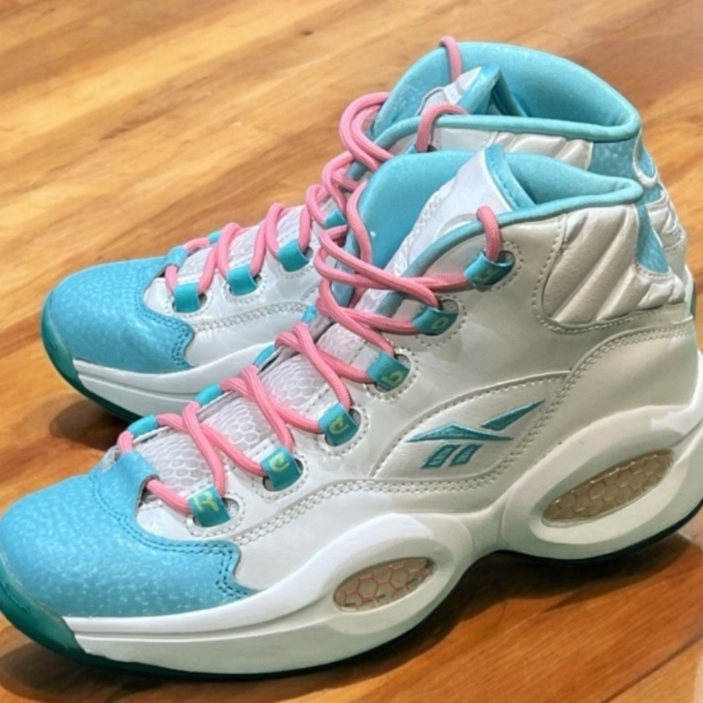 CLASSIC REEBOKS ALLEN IVERSON WOMENS 8.5 OR YOUTH 7